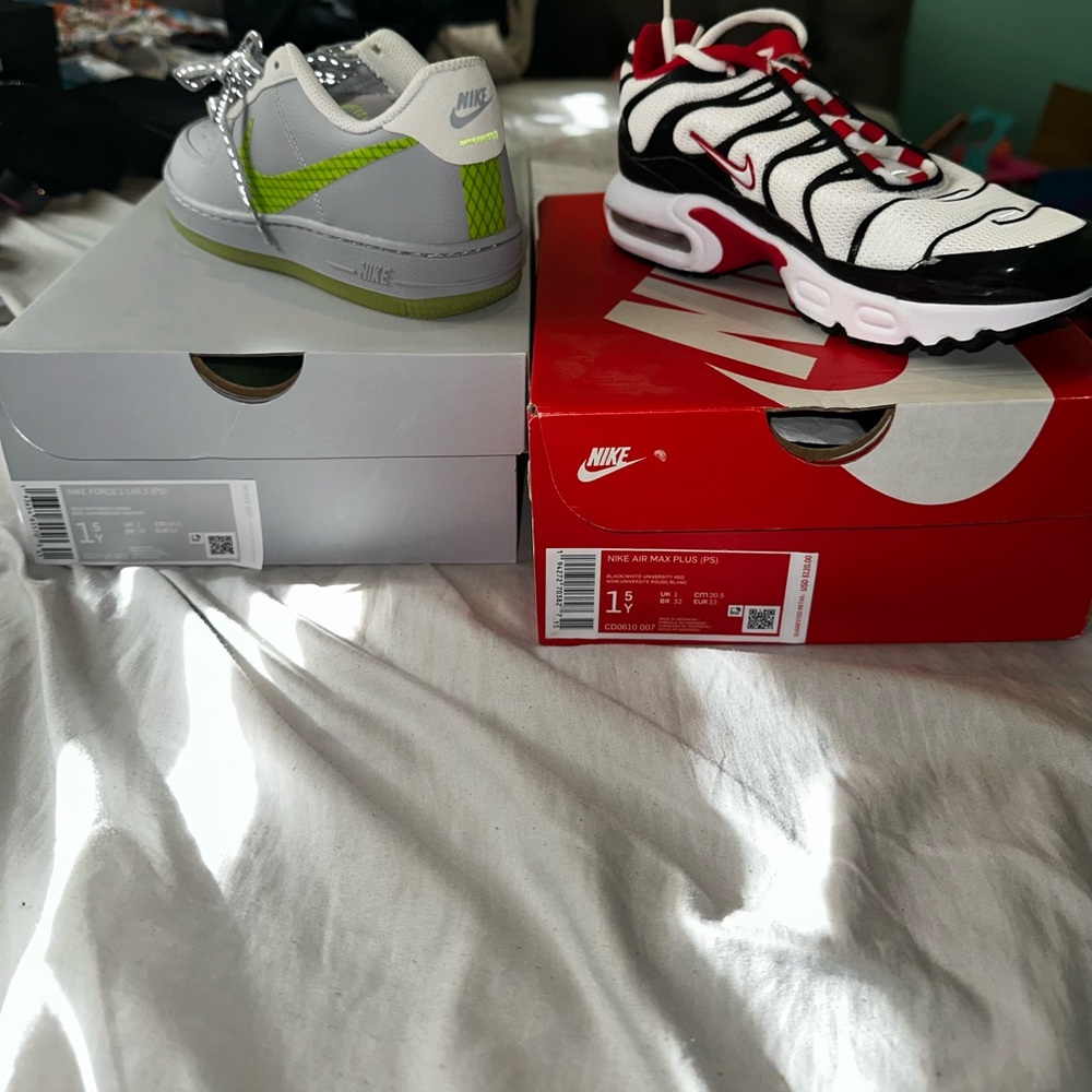 Brand new never worn nike